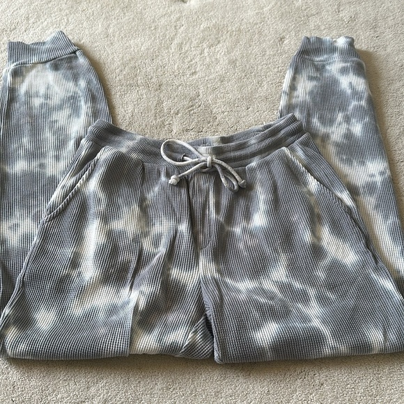 Anthropologie Janelle Waffle Tie Dye Joggers in Sharkskin Size Medium - Picture 3 of 5